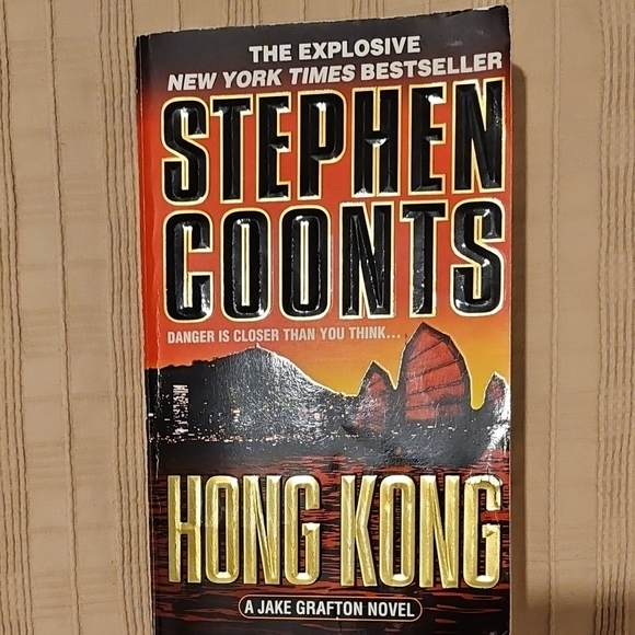 **Clearance** Book Stephen Coonts "Hong Kong" - Picture 1 of 6